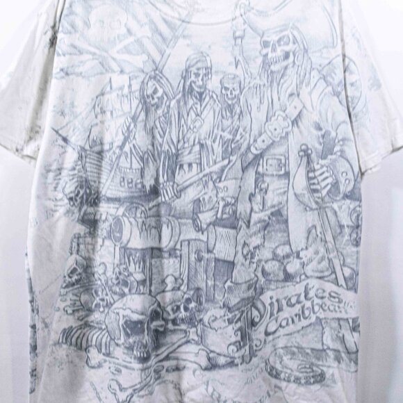 Pirates of The Caribbean Disney World AOP T-Shirt XXL Y2K Cartoon Movie - Picture 2 of 7